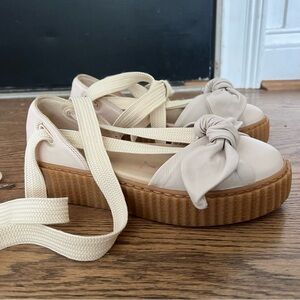 Fenty x Puma Cream Lace-Up Leather Platform Flats with Bow Sandals size 7